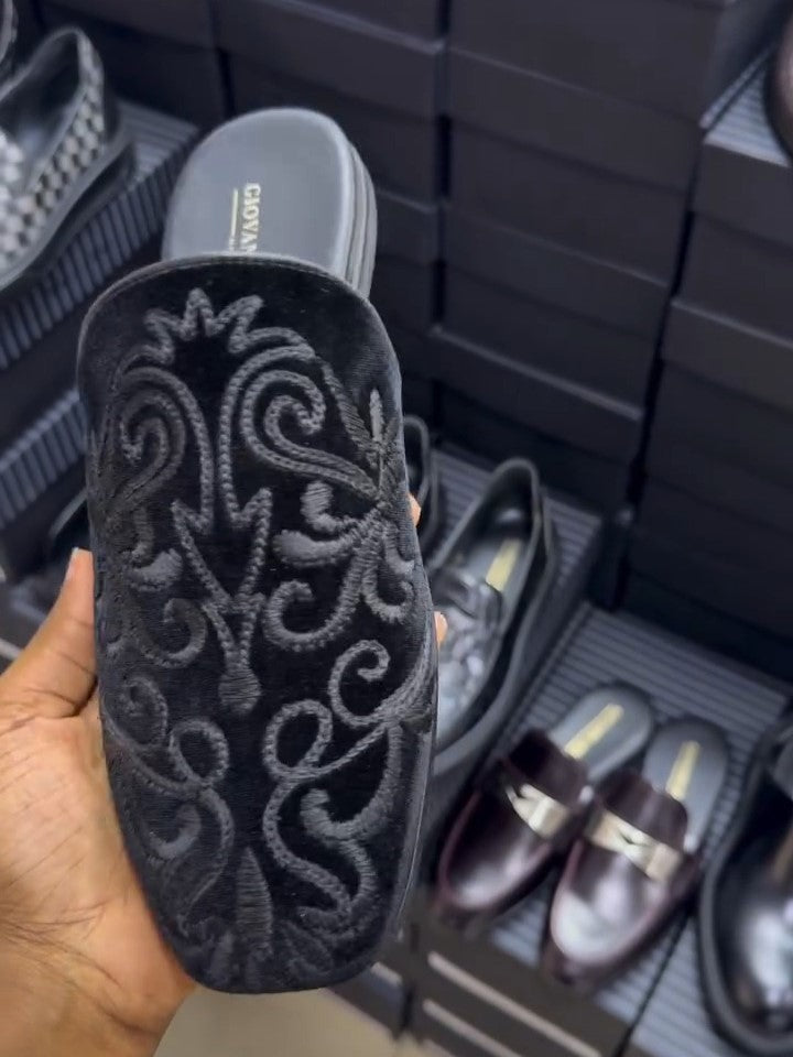 Exquisite Embroidery Black Slippers