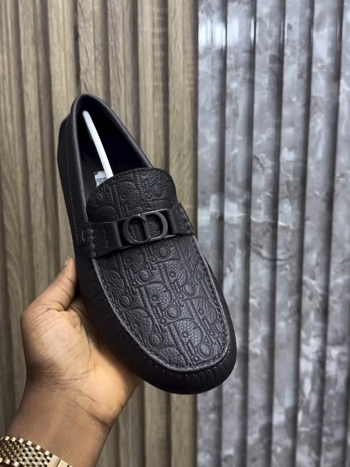 Black Buckle Exquisite Engraved Loafer
