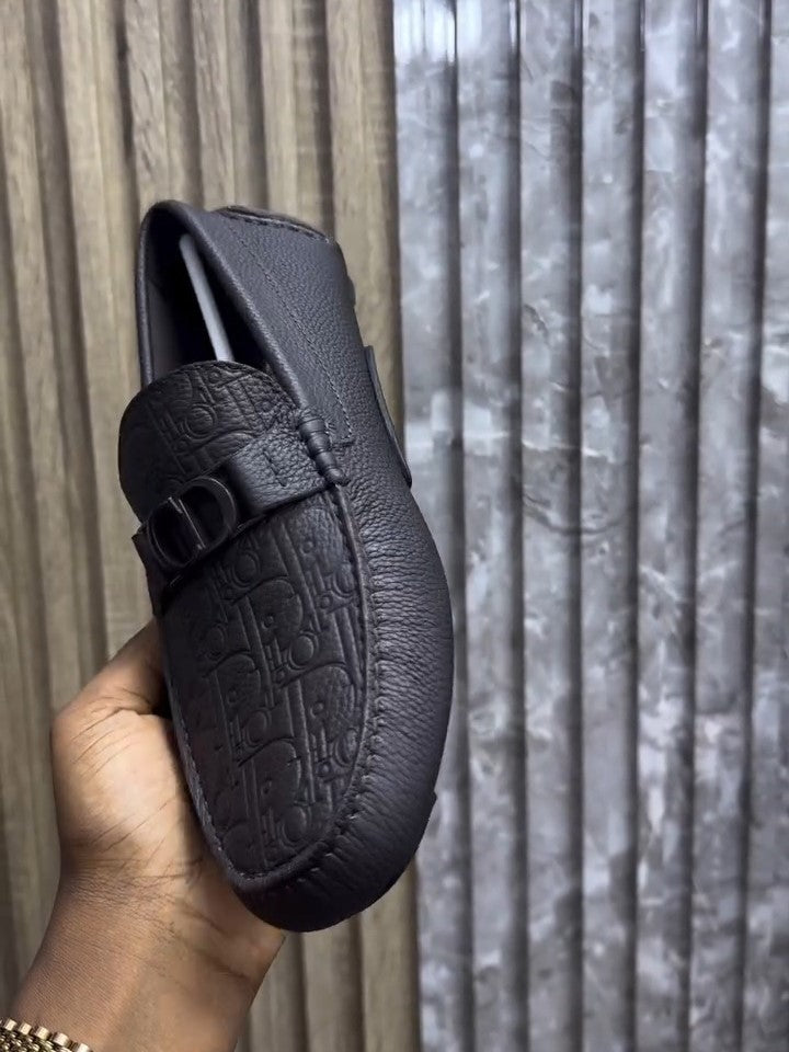 Black Buckle Exquisite Engraved Loafer