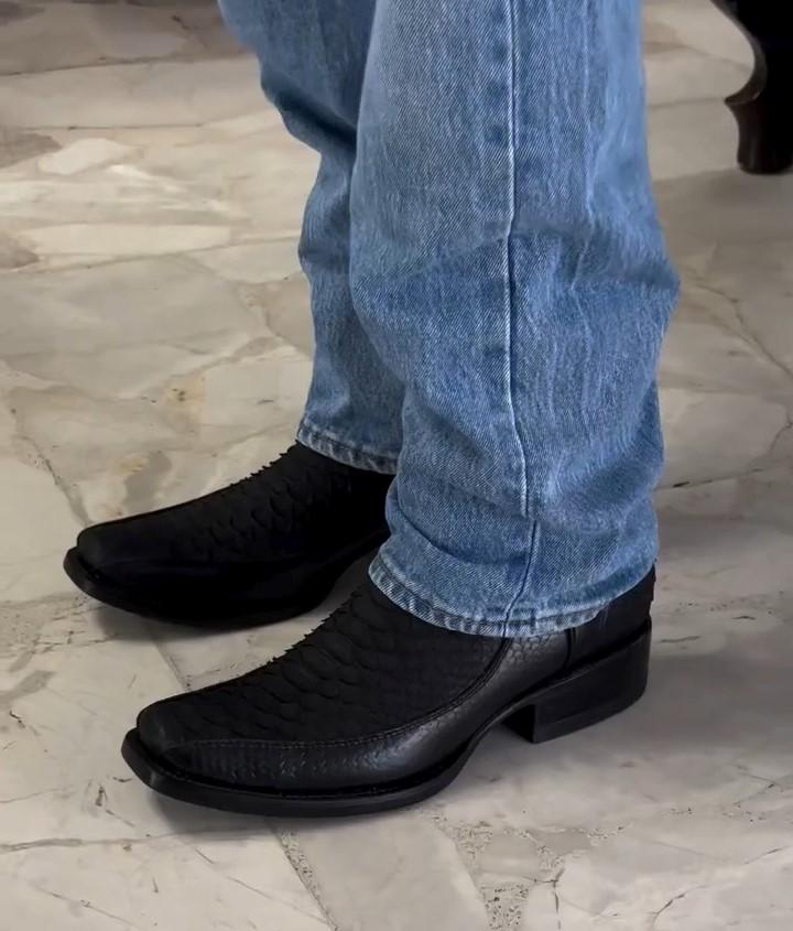 Sinak Boots