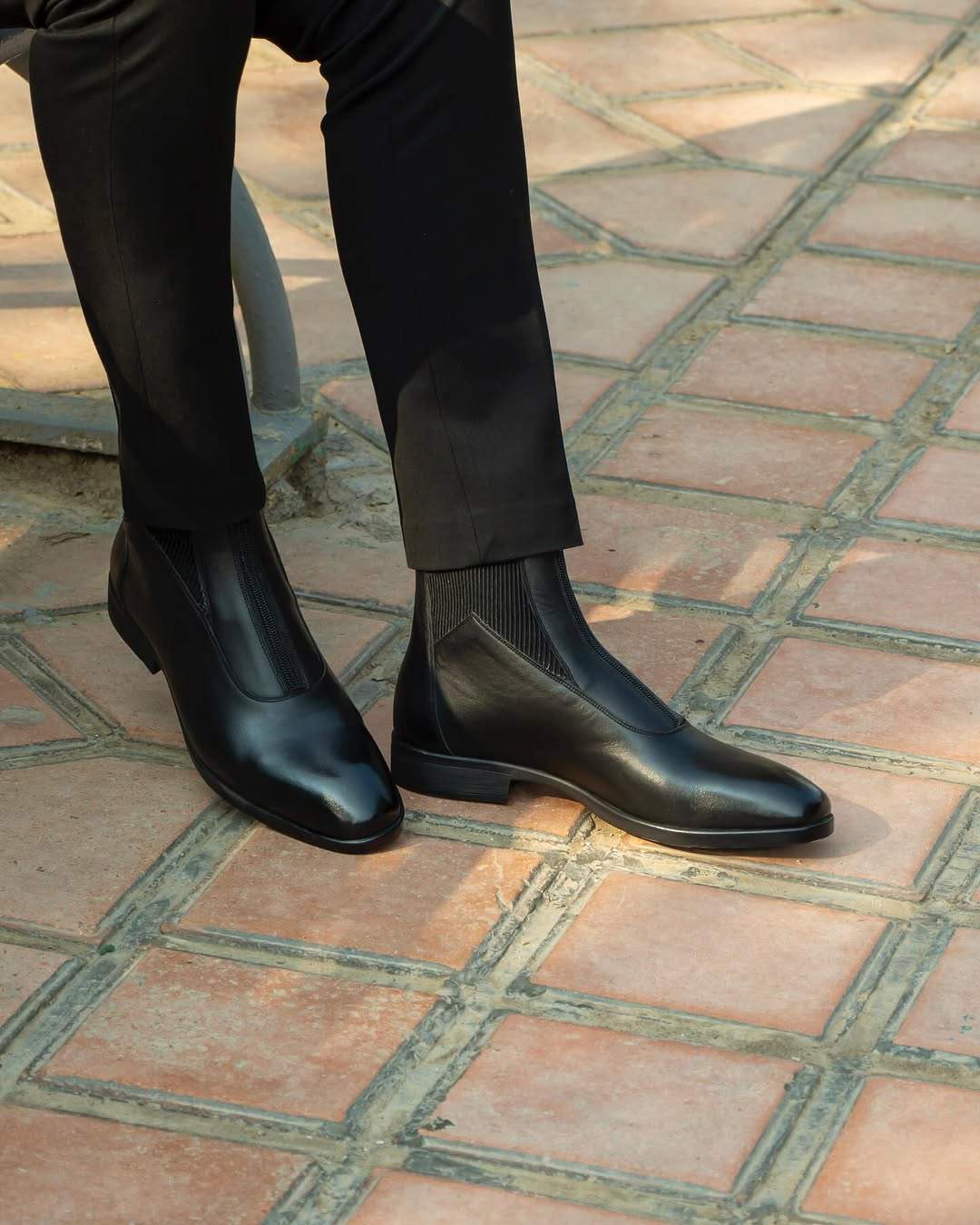 Black Polished Zipper Elegant Men's Boots