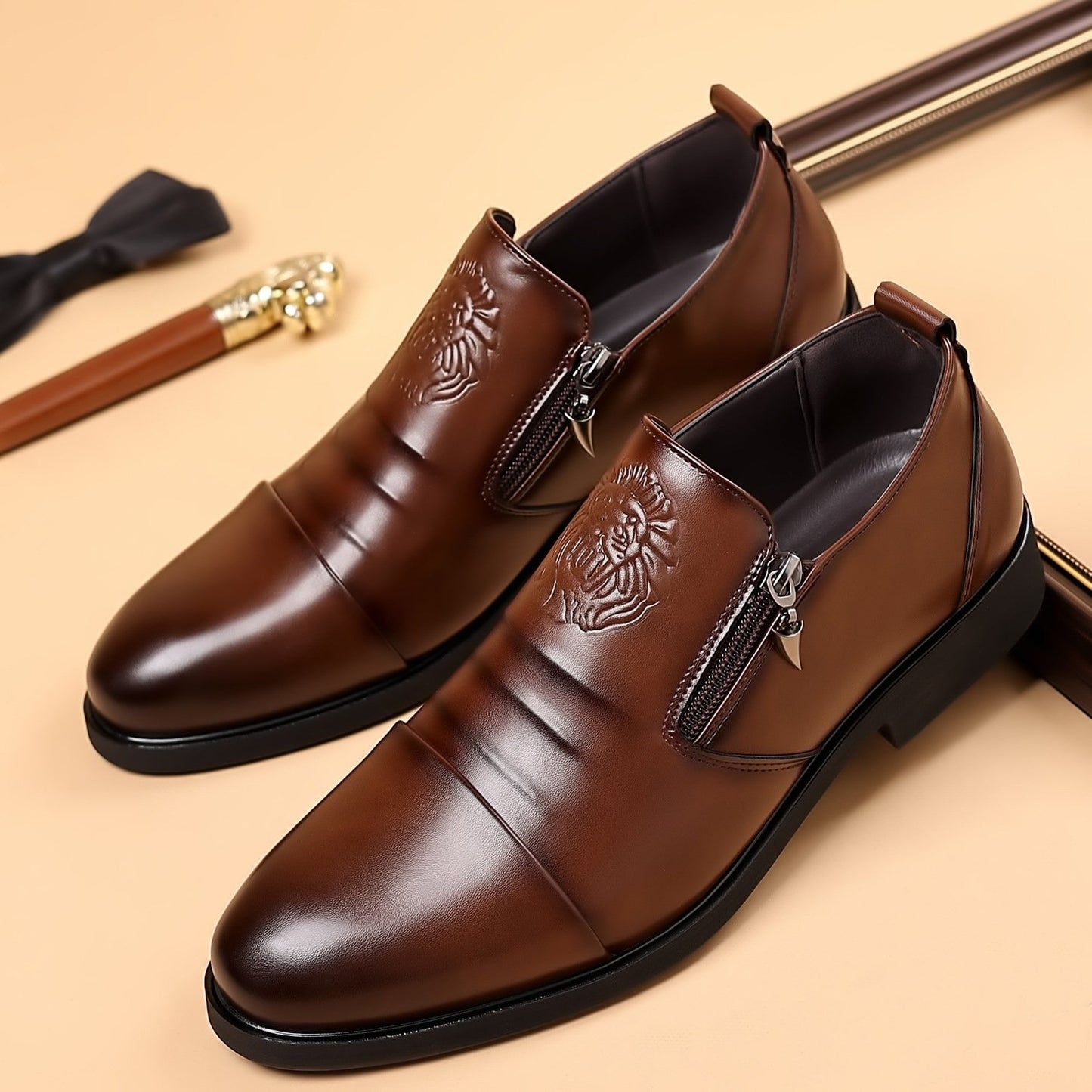 Men's Lion Head Zipper Pointed Toe Leather Shoes