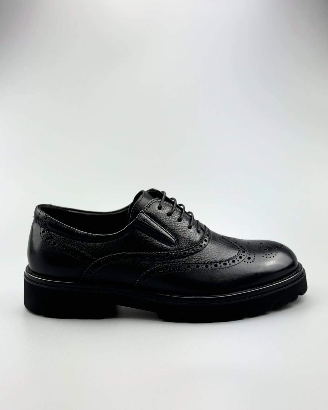 Men's Black Brogue Carved Thick Sole Dress Shoes