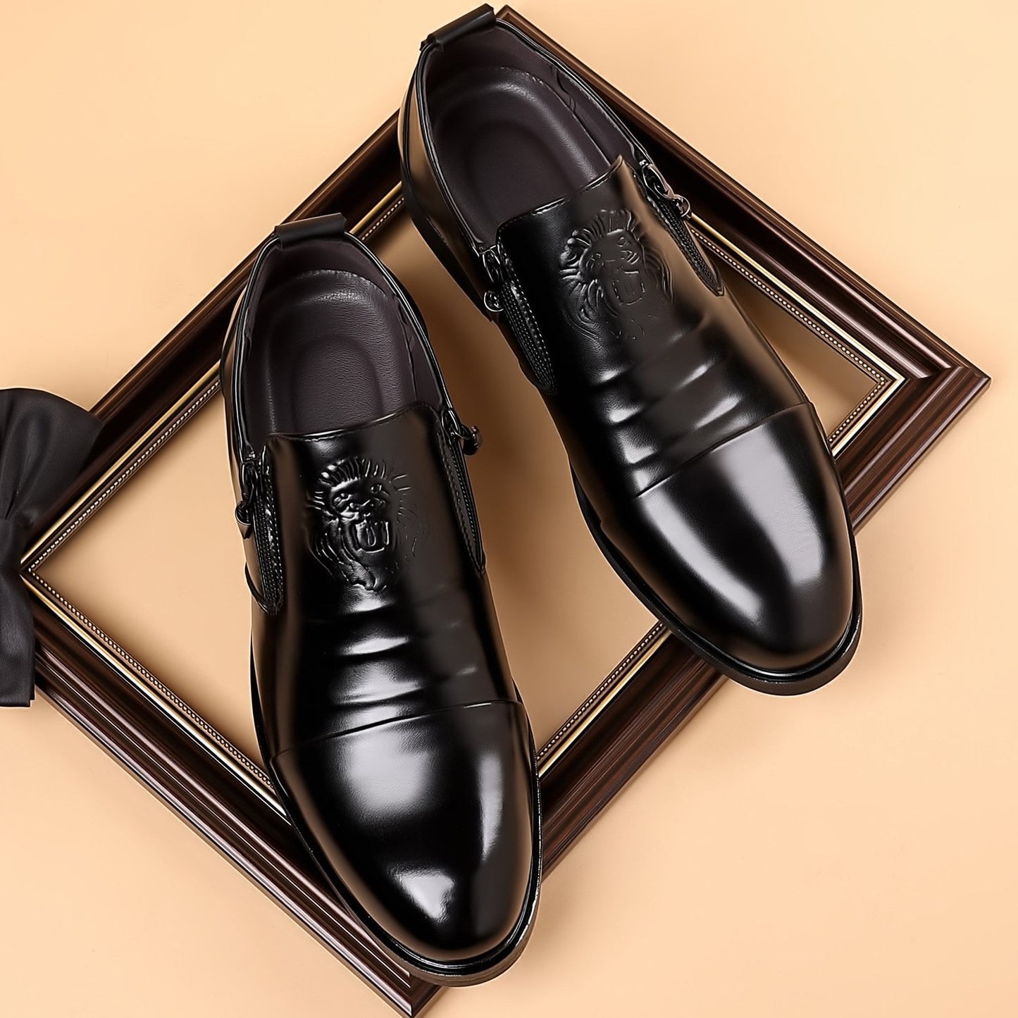Men's Lion Head Zipper Pointed Toe Leather Shoes
