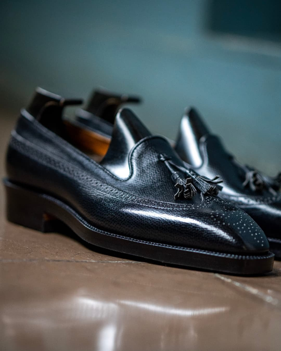 Black Carved Tassel Leather Shoes