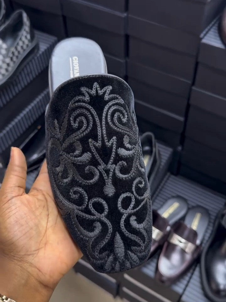 Exquisite Embroidery Black Slippers