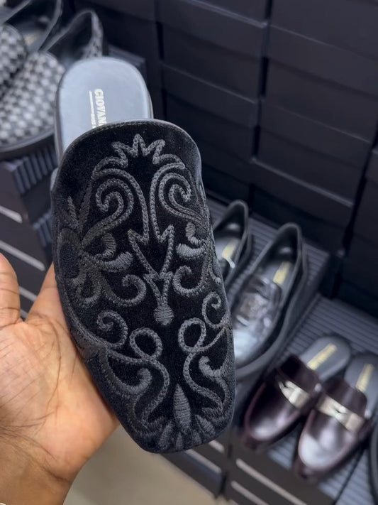 Exquisite Embroidery Black Slippers