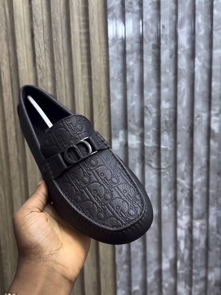 Black Buckle Exquisite Engraved Loafer
