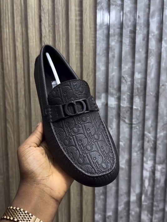 Black Buckle Exquisite Engraved Loafer