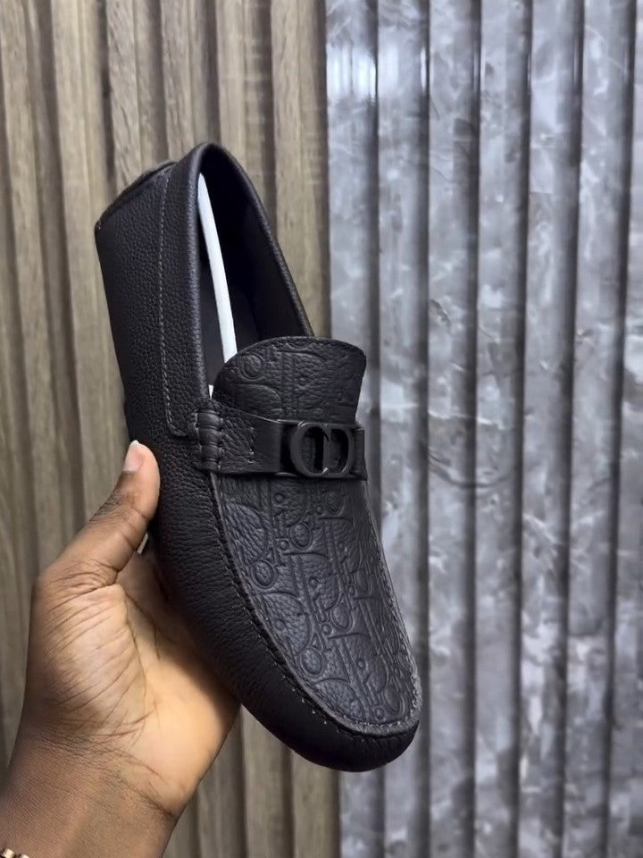 Black Buckle Exquisite Engraved Loafer