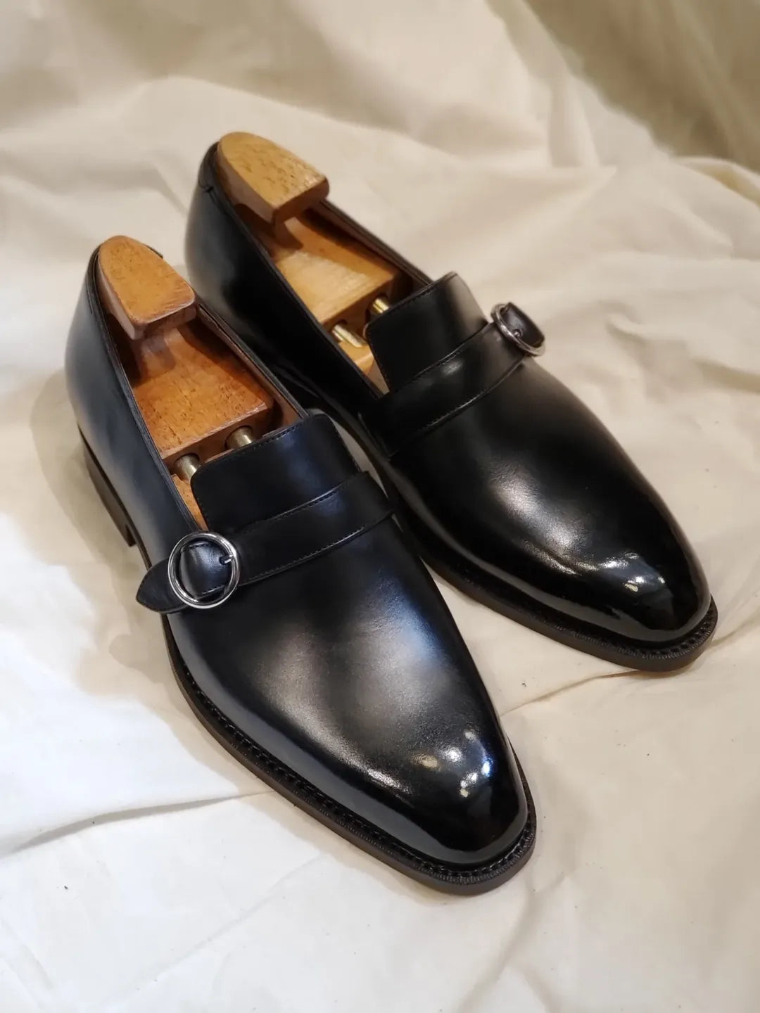 Round Side Buckle Black Casual Leather Shoes