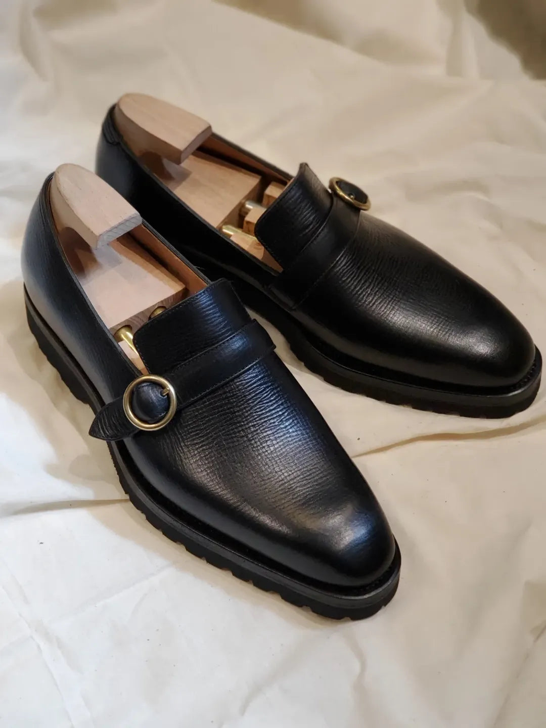 Round Side Buckle Black Casual Leather Shoes