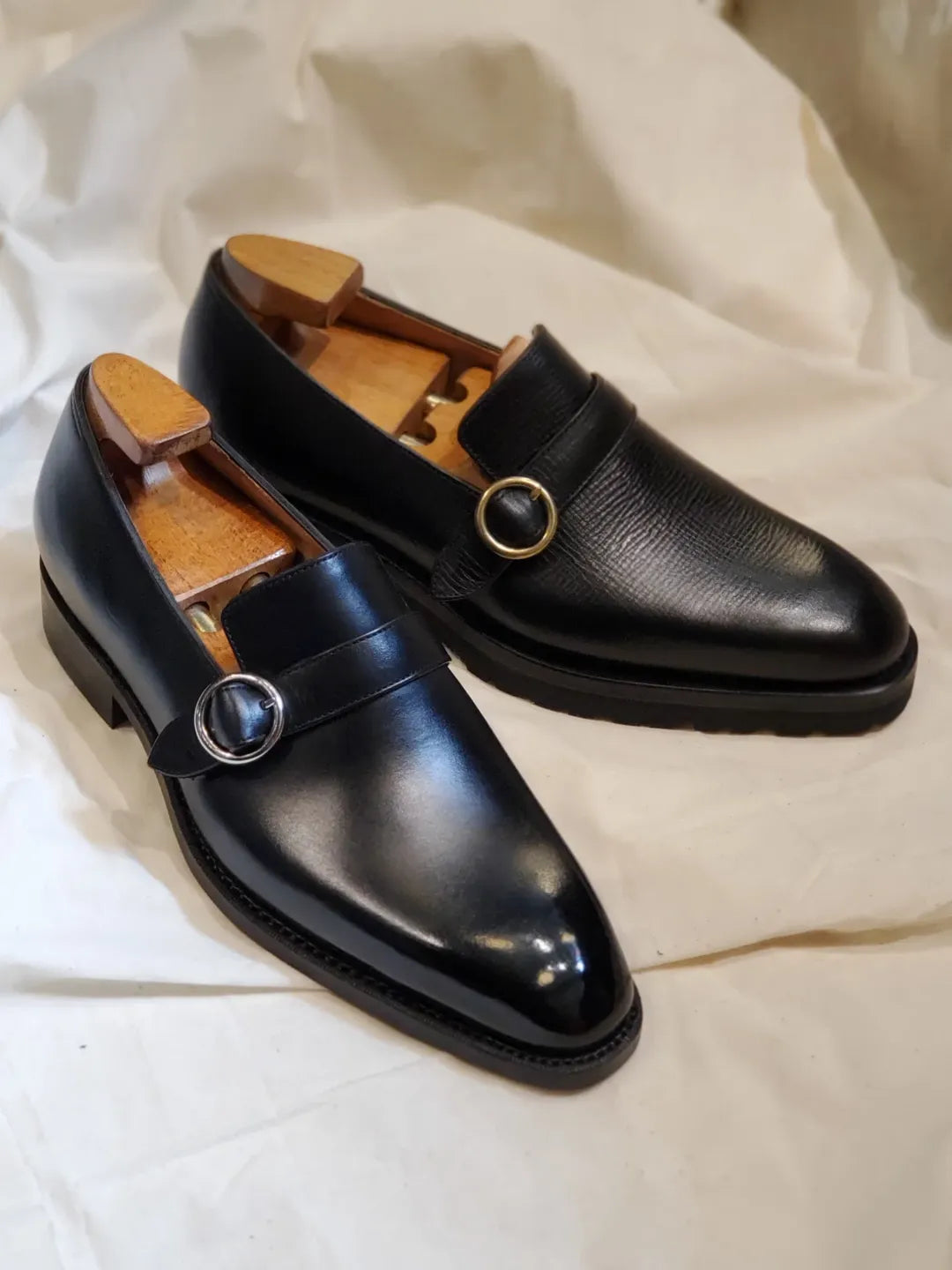 Round Side Buckle Black Casual Leather Shoes