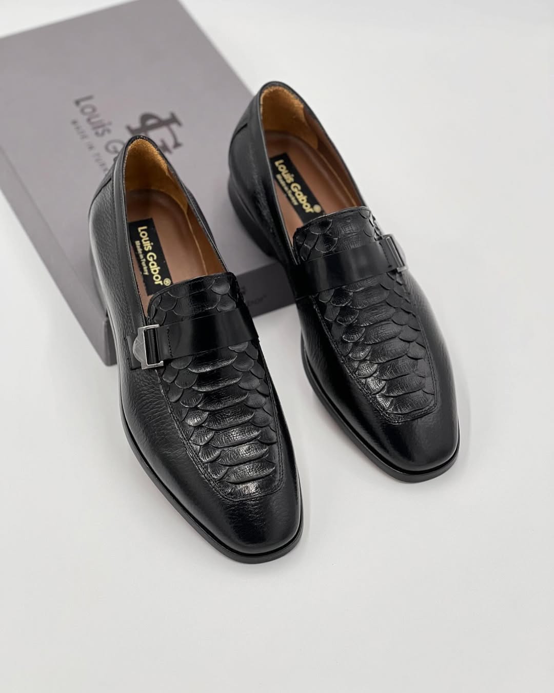 Men's Black Crocodile Leather Side Buckle Shoes
