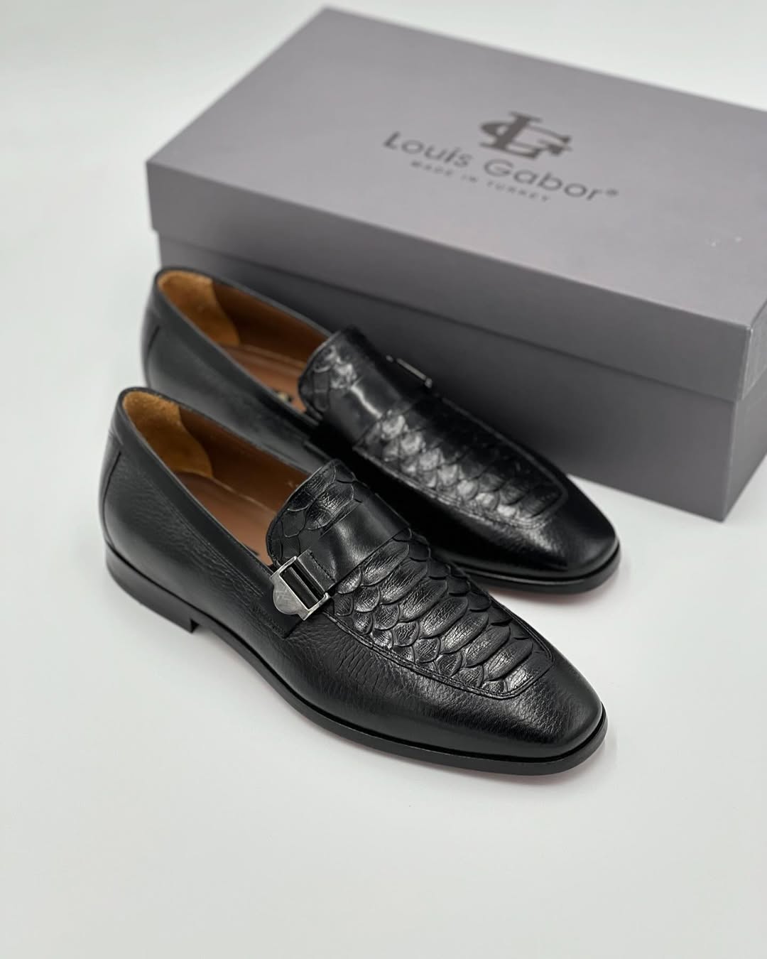 Men's Black Crocodile Leather Side Buckle Shoes