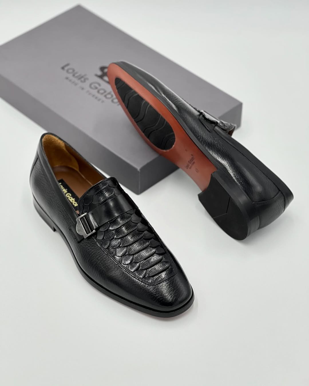 Men's Black Crocodile Leather Side Buckle Shoes