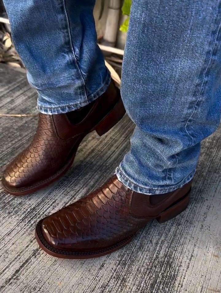 Mikilo Boots