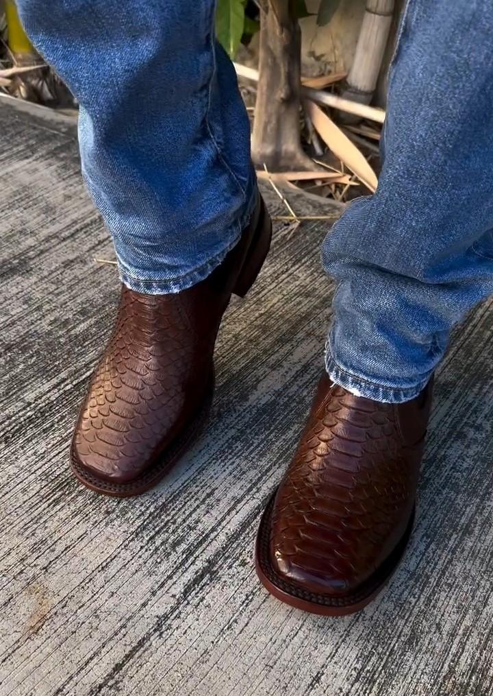 Mikilo Boots
