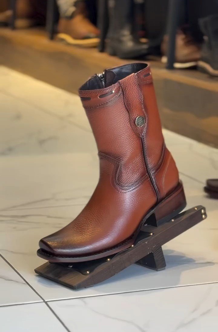 Akaer Boots