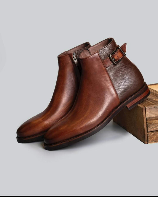 Eye-catching On-trend Leather Boots