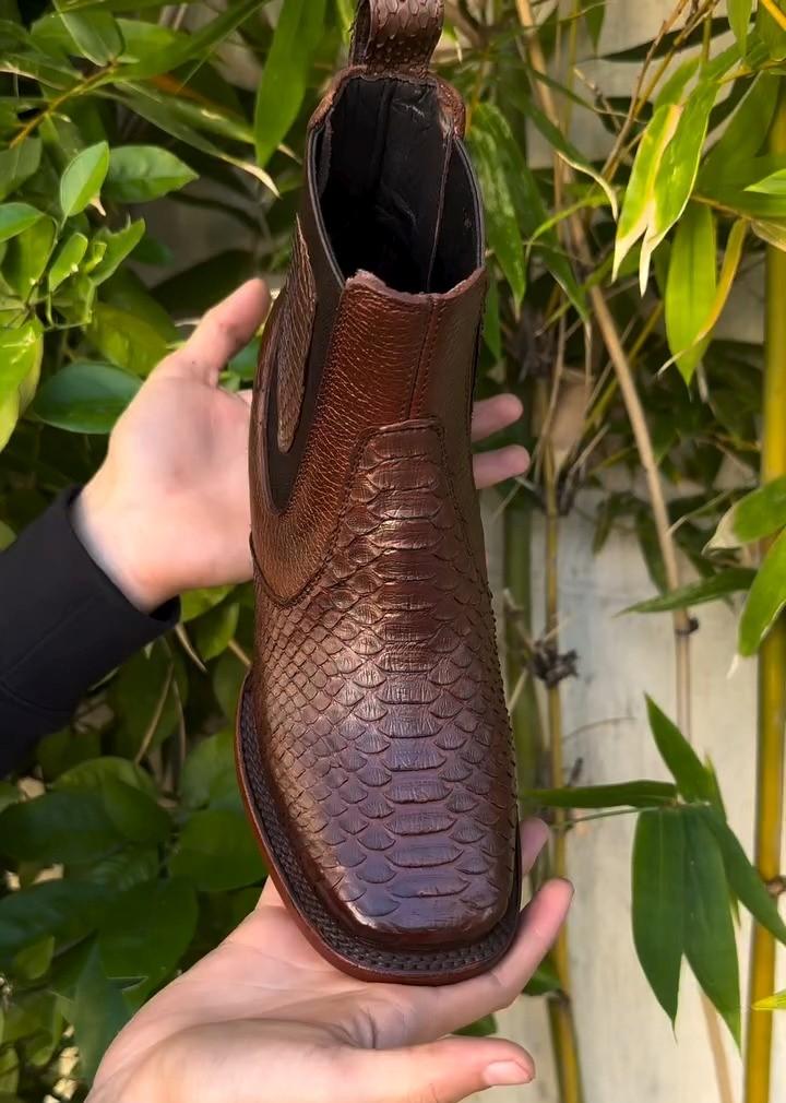 Mikilo Boots