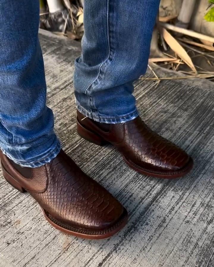 Mikilo Boots